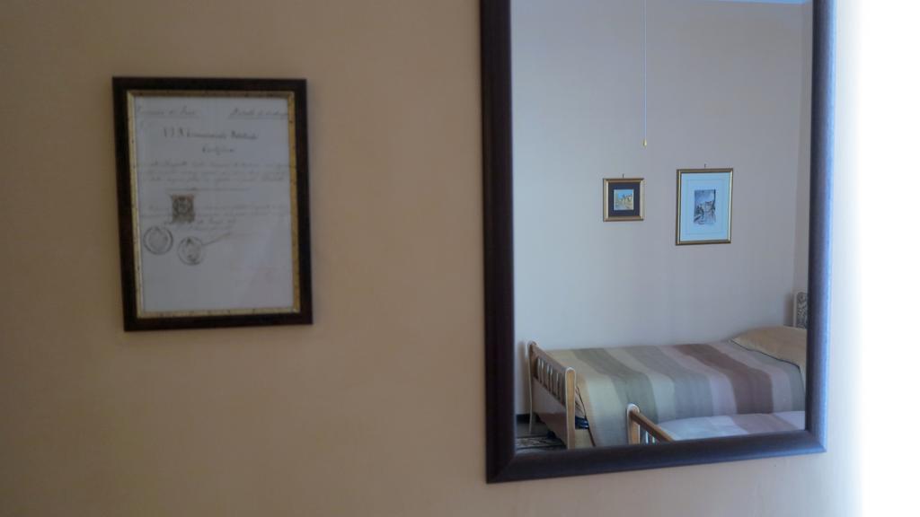 B&B Del Teatro スルモナ 部屋 写真